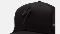 New Era S-Logo Trucker Hat czarne logo 